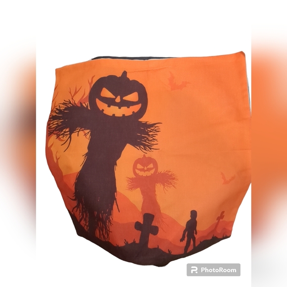 Set of 4 Halloween Decorative  Pillow Cases/ Covers  19"x19" Different Designs - Picture 3 of 4